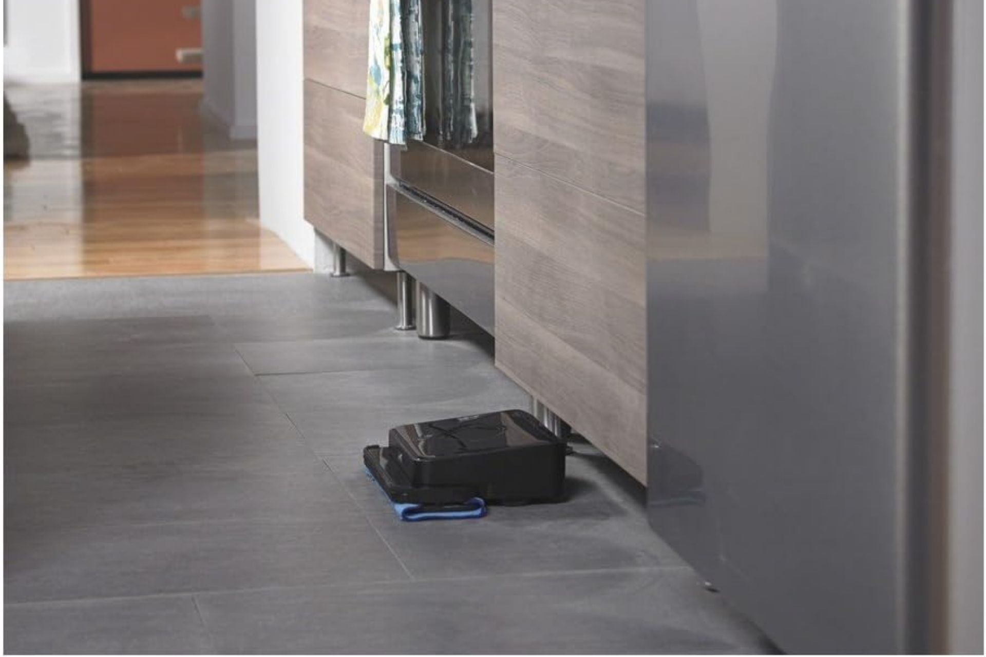 iRobot Braava 380t Advanced Robot Mop